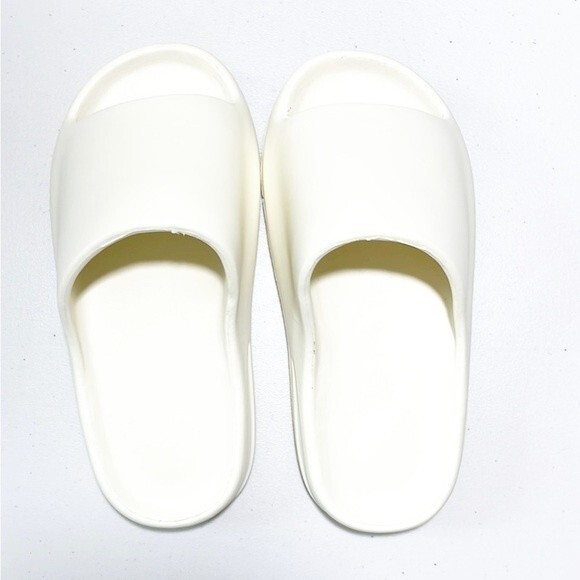 Cloud Cushion Shoes Off White Size 7 NWT - Picture 1 of 9